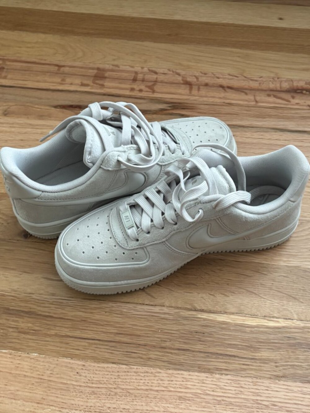 NIKE AIR FORCE 1 • 6.5